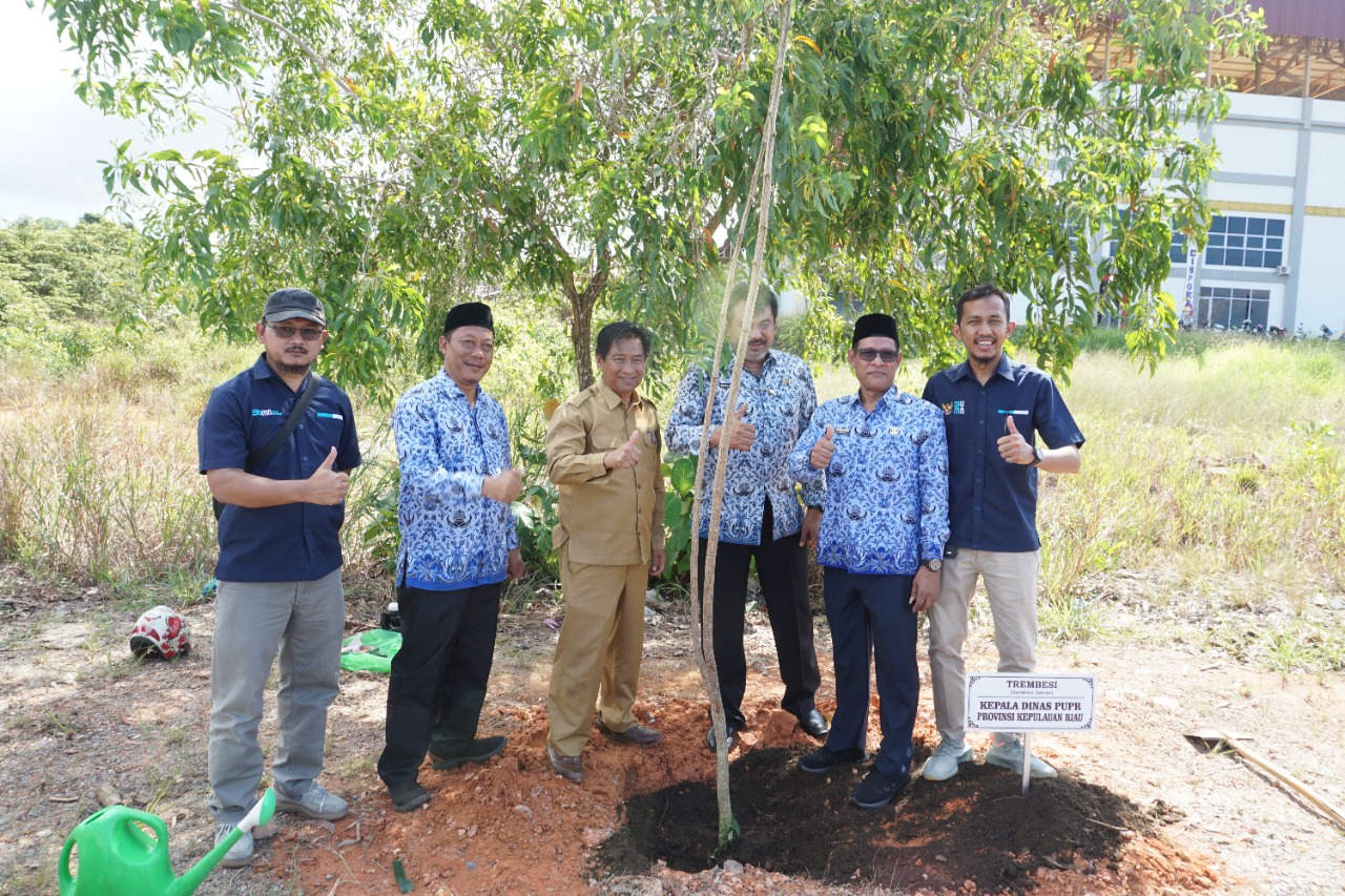 Penanaman Pohon bersama Stakeholder Angkasa Pura II Bandara Raja Haji Fisabilillah