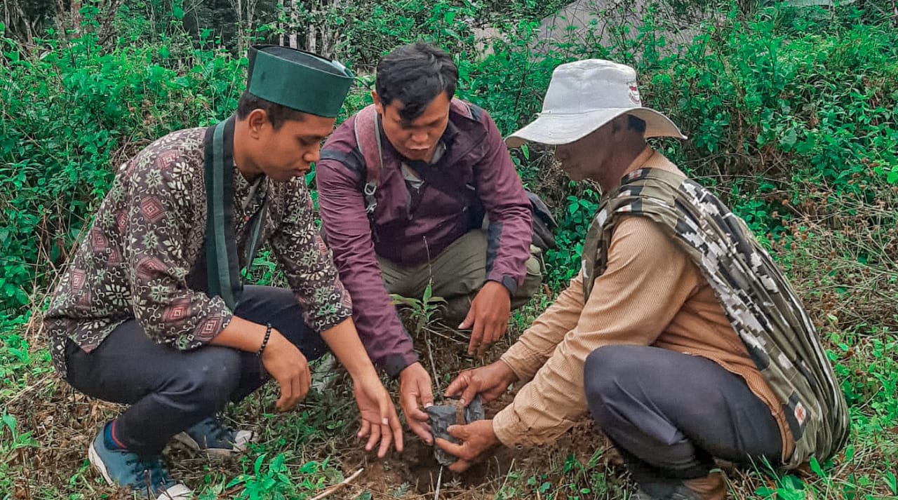 LEPPAMI HMI Cabang Padangsidimpuan-Tapanuli Selatan dalam Kegiatan Camping Bersama dan Penanaman Bibit Pohon di Desa Saragodung, Dusun Garoga Tapanuli Selatan
