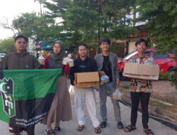 (HMI) Komisariat Eksakta UMRAH Cabang Tanjungpinang-Bintan membagikan ratusan takjil gratis untuk berbuka puasa